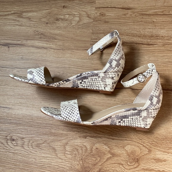 Ann Taylor Exotic Embossed Leather Wedge Sandals - Size 8.5 - Chic and S… - Picture 5 of 8